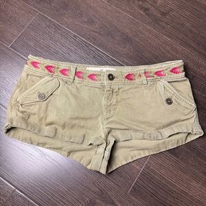 Hollister Green Cargo Shorts with Pink Details Size 5, 27W‎